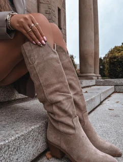 Dámské kozačky na podpatku z eko semiše béžové model 21714895 - Boto