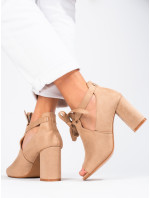 Komfortní hnědé dámské  kotníčkové boty na širokém podpatku