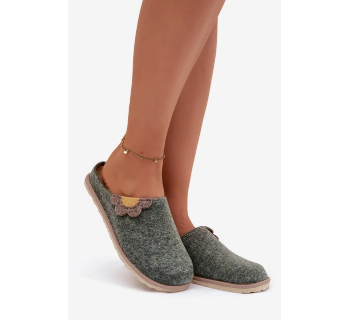 Dámské pantofle s květinou model 21786976 zelené - Inblu