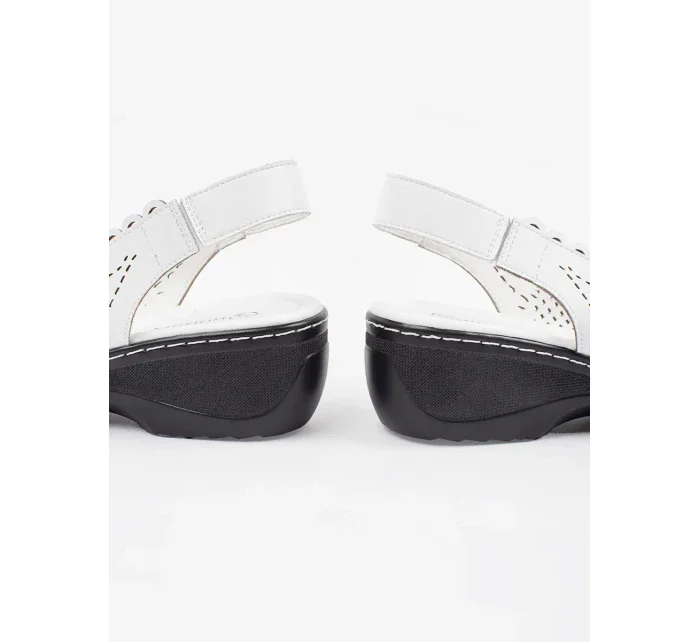 Exkluzívní bílé  sandály dámské na klínku