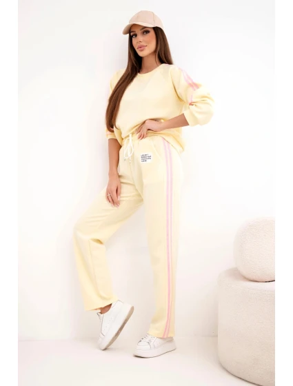 Dámská souprava Masełko s lampasy a volnou mikinou žlutý Dámská souprava Masełko s lampasy a volnou mikinou žlutý
