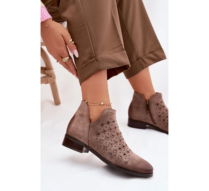Dámské perforované kotníkové boty na nízkém podpatku Vinceza 58626 tmavě béžové Dámské perforované kotníkové boty na nízkém podpatku Vinceza 58626 tmavě béžové