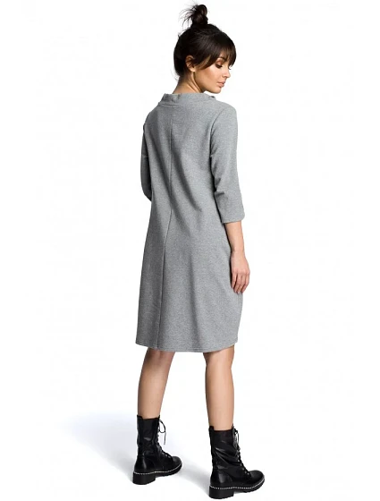 model 18001777 Šaty nadměrné velikosti s páskem na zavazování šedé - BeWear model 18001777 Šaty nadměrné velikosti s páskem na zavazování šedé - BeWear