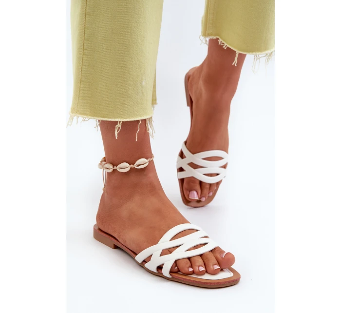 Dámské sandály z ekokože na ploché podrážce bílé model 21657557 - Boto Dámské sandály z ekokože na ploché podrážce bílé model 21657557 - Boto