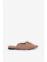 Dámské nazouváky s ozdobným zlatým detailem tmavě béžové model 21918971 - Boto Dámské nazouváky s ozdobným zlatým detailem tmavě béžové model 21918971 - Boto