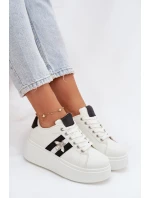 Dámské tenisky na platformě s bílým přívěskem Palvessa Dámské tenisky na platformě s bílým přívěskem Palvessa