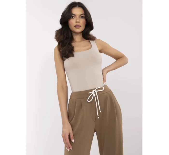 Kalhoty DHJ SP model 21034899 světle hnědé - FPrice Kalhoty DHJ SP model 21034899 světle hnědé - FPrice