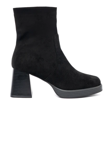 Komfortní dámské kotníčkové boty černé na širokém podpatku Komfortní dámské kotníčkové boty černé na širokém podpatku