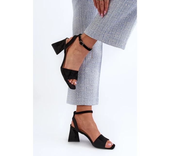 Dámské sandály na vysokém podpatku vyrobené z Eco Suede Black Upttima Dámské sandály na vysokém podpatku vyrobené z Eco Suede Black Upttima