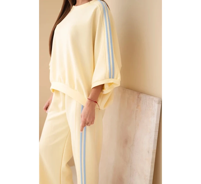 Dámský komplet viskózový máslový se širokými nohavicemi a volnou blůzou žlutý