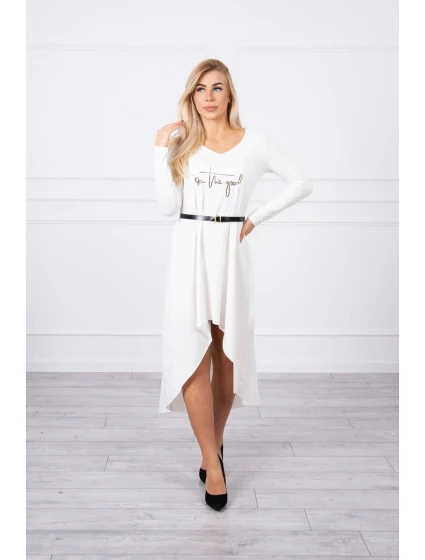 Šaty s ozdobným páskem a nápisem ecru