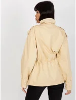 Béžová dámská bunda pro přechodné období s vysokým stojáčkem model 20840811 - Factory Price Béžová dámská bunda pro přechodné období s vysokým stojáčkem model 20840811 - Factory Price