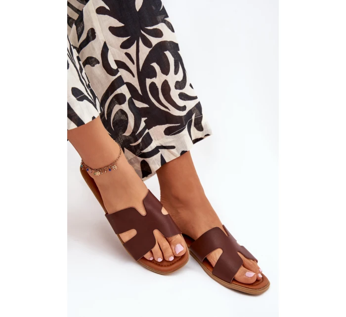 Dámské ploché pantofle s výřezy – tmavě hnědé