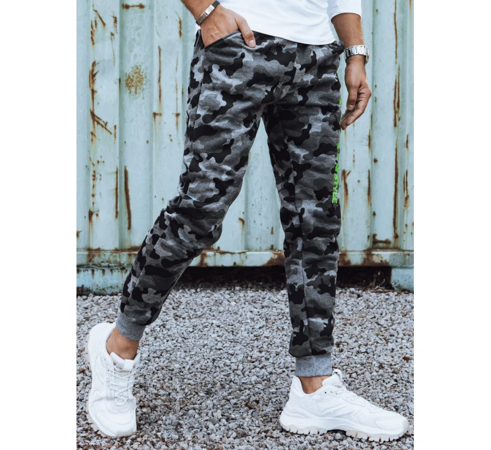 Pánské tepláky s potiskem moro antracit Dstreet model 21980058 - FashionStreet Pánské tepláky s potiskem moro antracit Dstreet model 21980058 - FashionStreet