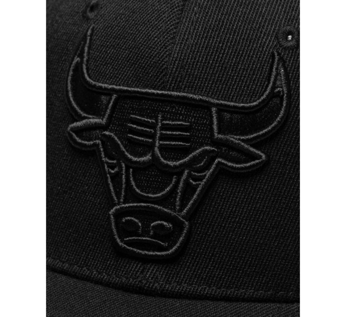 Kšiltovka Mitchell & Ness NBA Logo Classic Chicago Bulls HHSSINTL101-CBUYYPPPBLCK