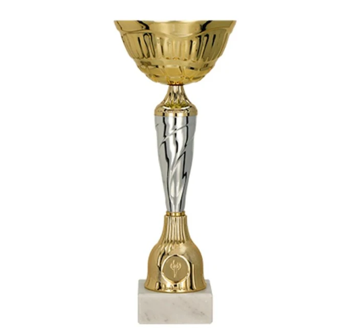 Zlatý a stříbrný kovový pohár
