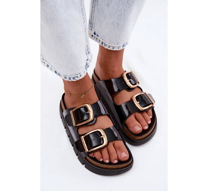 Lakované dámské pantofle na platformě se zlatými klipsy Lee Cooper LCW-26-35-4459L Černé