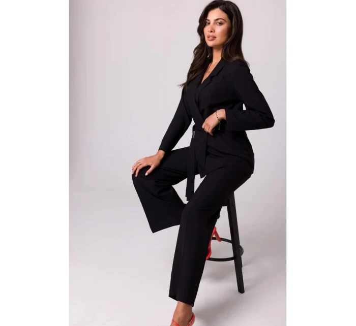 Dámský blejzr s páskem na zavázání model 21229194 Černá - BeWear Dámský blejzr s páskem na zavázání model 21229194 Černá - BeWear