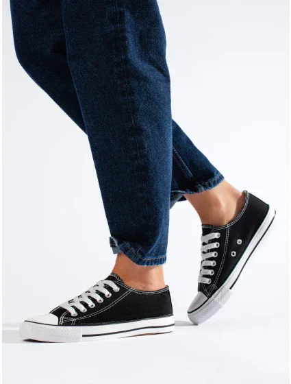 Krásné dámské černé tenisky bez podpatku Krásné dámské černé tenisky bez podpatku