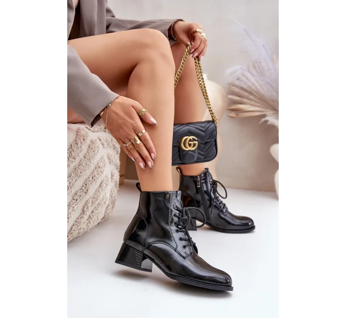 Kožené lakované kotníkové boty na podpatku zateplené D&A JC42-53 černé Kožené lakované kotníkové boty na podpatku zateplené D&A JC42-53 černé