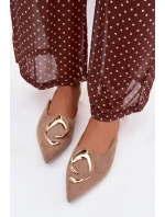 Dámské nazouváky s ozdobným zlatým detailem tmavě béžové model 21918971 - Boto Dámské nazouváky s ozdobným zlatým detailem tmavě béžové model 21918971 - Boto