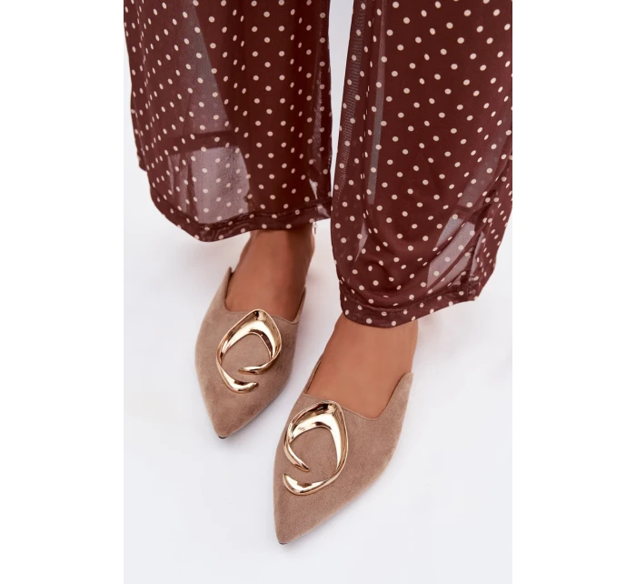 Dámské nazouváky s ozdobným zlatým detailem tmavě béžové model 21918971 - Boto Dámské nazouváky s ozdobným zlatým detailem tmavě béžové model 21918971 - Boto