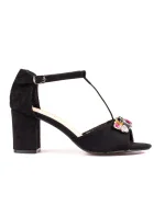 Moderní černé dámské sandály na širokém podpatku Moderní černé dámské sandály na širokém podpatku