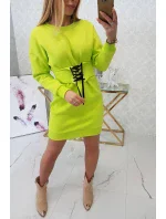 Zateplené šaty s ozdobným páskem pistácie