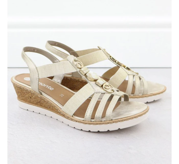 Dámské zlaté sandály  na platformě s podrážkou model 21904834 - Remonte