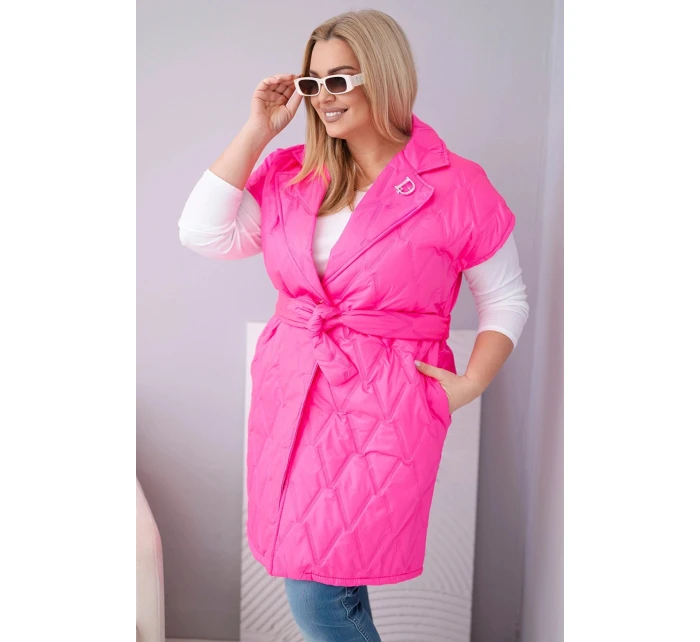 Dámská vesta Plus Size prošívaná s páskem a límcem neonově růžová