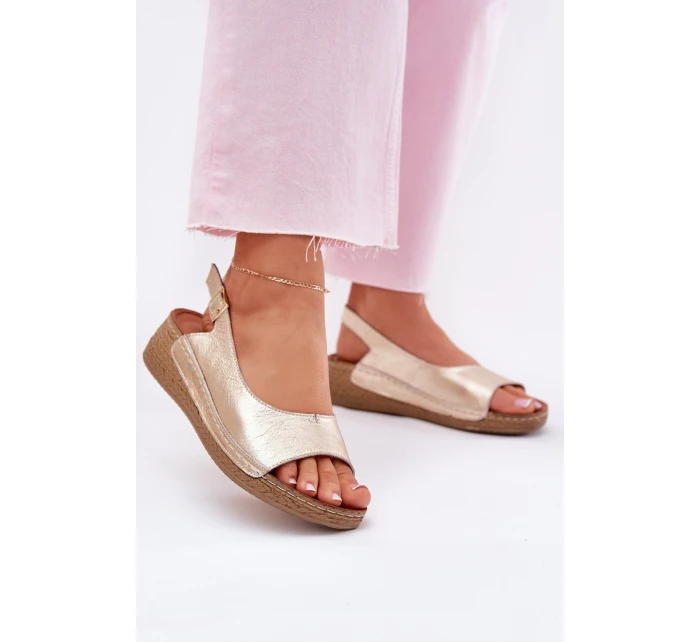 Dámské kožené sandály na klínu Maciejka L7069 Zlaté