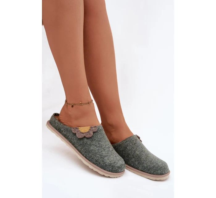 Dámské pantofle s květinou model 21786976 zelené - Inblu