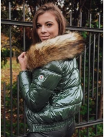 Dámská zimní prošívaná krátká bunda zelená model 21963982 - Dstreet
