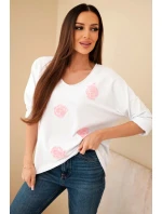 Dámská bavlněná blůza s květinami a V výstřihem model 21890112 - K-Fashion