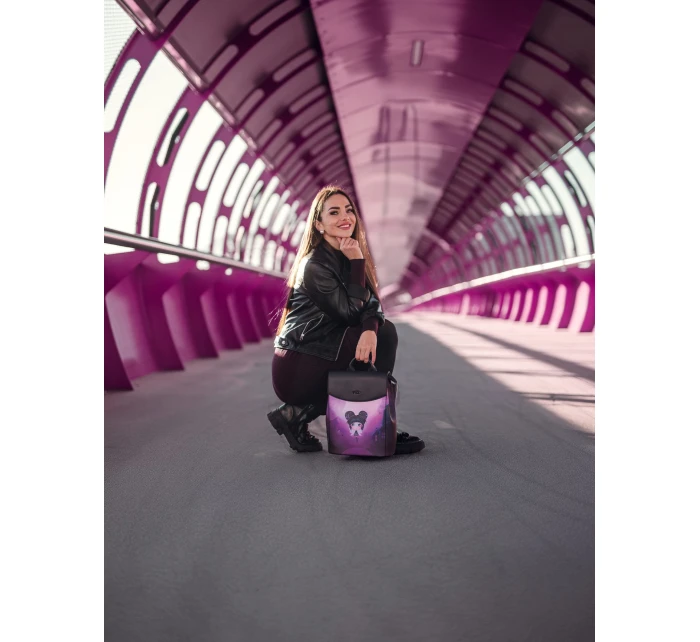 Dámský batoh s klopou Vushie Vivian Rounded Flap Backpack Dámský batoh s klopou Vushie Vivian Rounded Flap Backpack