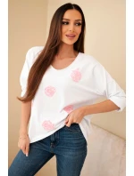 Dámská bavlněná blůza s květinami a V výstřihem model 21890112 - K-Fashion