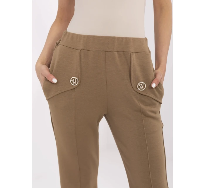 Kalhoty DHJ SP model 21034913 světle hnědé - FPrice Kalhoty DHJ SP model 21034913 světle hnědé - FPrice