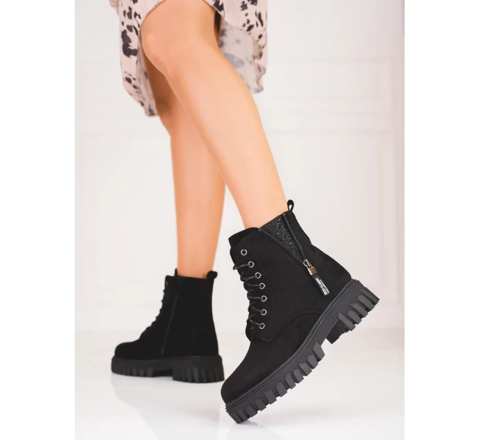 Výborné černé kotníčkové boty dámské na plochém podpatku Výborné černé kotníčkové boty dámské na plochém podpatku