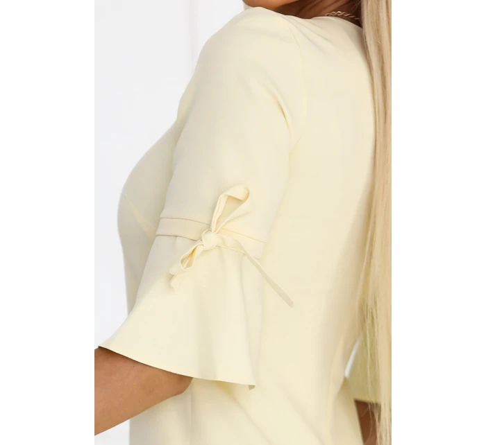 Dámské trapézové šaty s vázáním na rukávech pastelově žluté model 22022940 - numoco