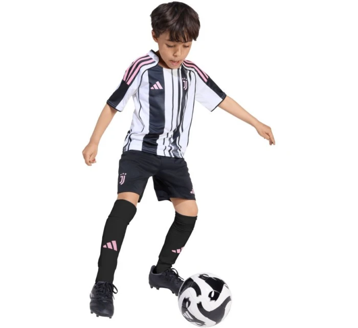 Dětská souprava Juventus Home model 21812245 - ADIDAS Dětská souprava Juventus Home model 21812245 - ADIDAS