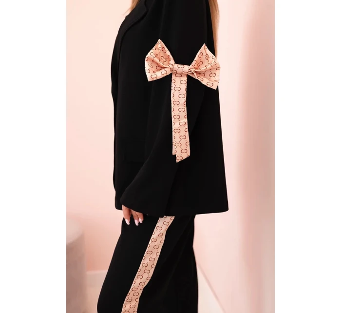 Dámský komplet s viskózou – sako s klopami a kalhoty s model 21232429 černý - K-Fashion