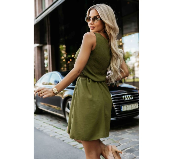 model 21335538 VICTORIA Trapézové šaty bez rukávů se zavazováním v pase khaki barva - numoco model 21335538 VICTORIA Trapézové šaty bez rukávů se zavazováním v pase khaki barva - numoco