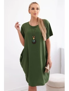 Šaty s kapsami a přívěskem jasně zelená
