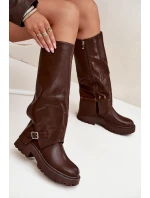 Zateplené kozačky s ohrnutým svrškem a přezkou čokoládové model 21704858 - Boto Zateplené kozačky s ohrnutým svrškem a přezkou čokoládové model 21704858 - Boto