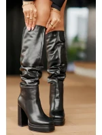 Nazouvací kozačky na podpatku a platformě s řasením zateplené černé Beridra Nazouvací kozačky na podpatku a platformě s řasením zateplené černé Beridra