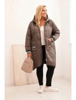 Dámská bunda Plus Size prošívaná s kapucí a model 21297100 manžetami fango - K-Fashion