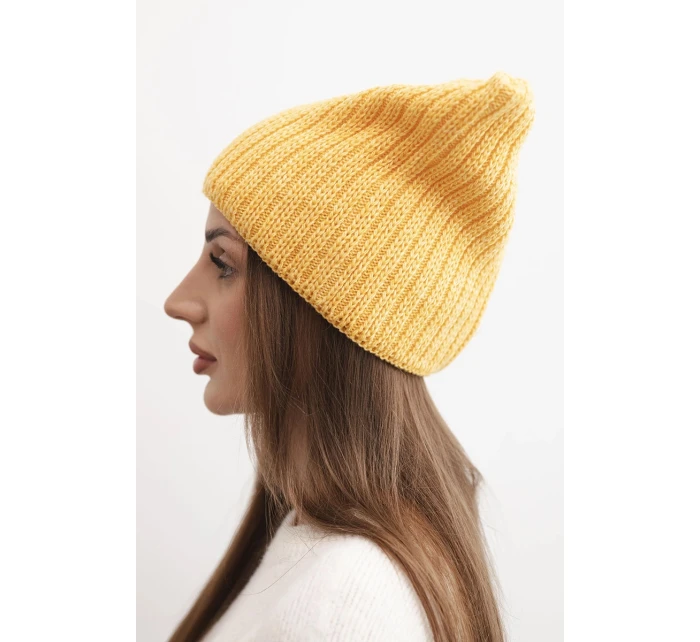Dámská zimní čepice z vlny s kočičím střihem z žebrované pleteniny K419 žlutá Dámská zimní čepice z vlny s kočičím střihem z žebrované pleteniny K419 žlutá