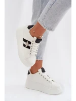 Dámské tenisky na platformě s bílým přívěskem Palvessa Dámské tenisky na platformě s bílým přívěskem Palvessa