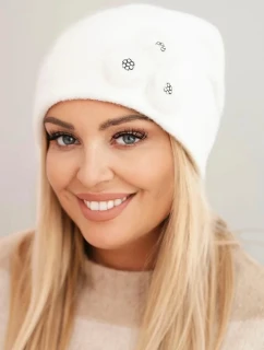 Dámská čepice s ozdobnými chlupatými květy elegantní bílá