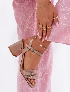 Kožené lakované dámské sandály na podpatku béžové model 21696877 - EVENTO